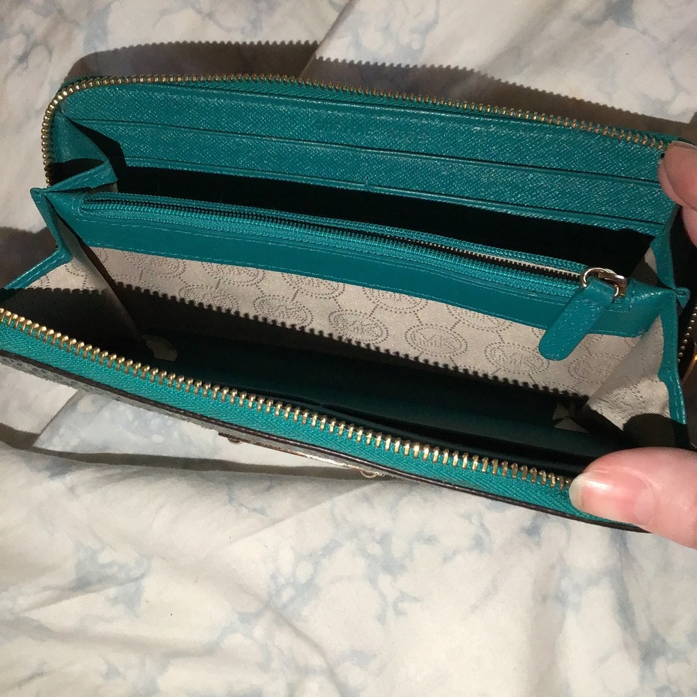 Michael Kors wallet - Picture 2 of 3